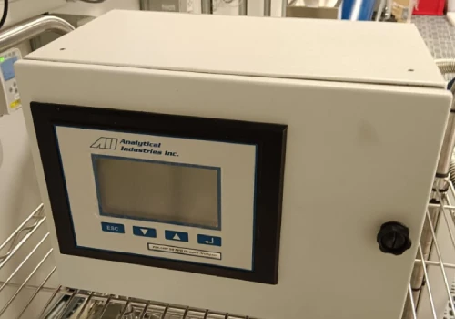 Oxygen analyzers for trace gas measurement